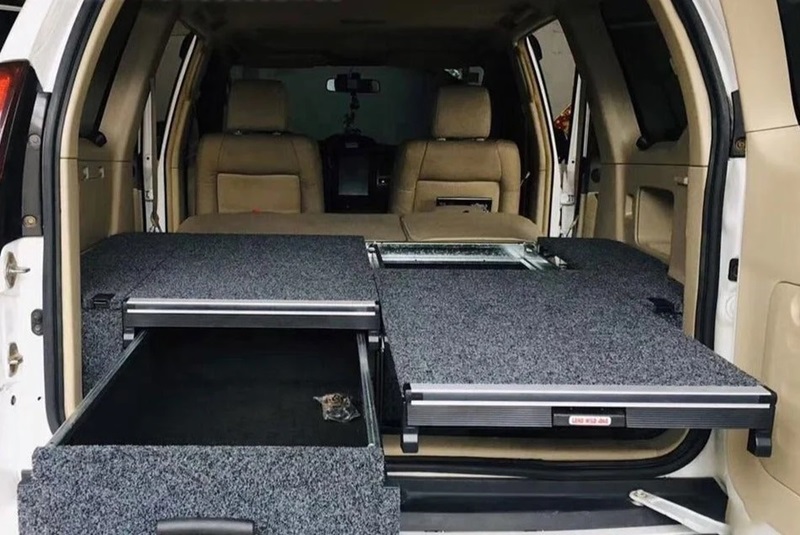 big storage drawers with quality material fitted in the trunk of a SUV